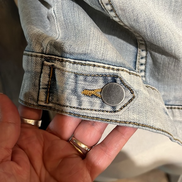 Kut from the Kloth Womens XS Helena Light Wash Denim jacket - Picture 7 of 11